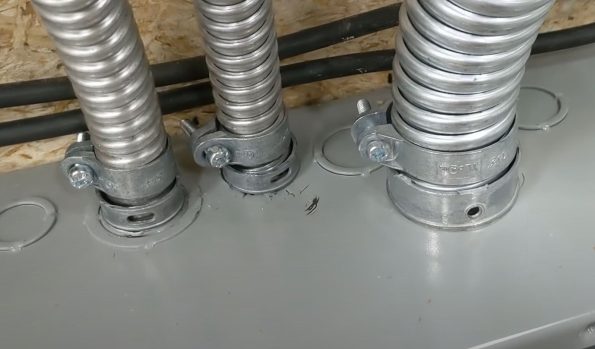 ĐẦU NỐI ỐNG RUỘT GÀ KHÔNG KÍN NƯỚC VÀO HỘP ĐIỆN (2)